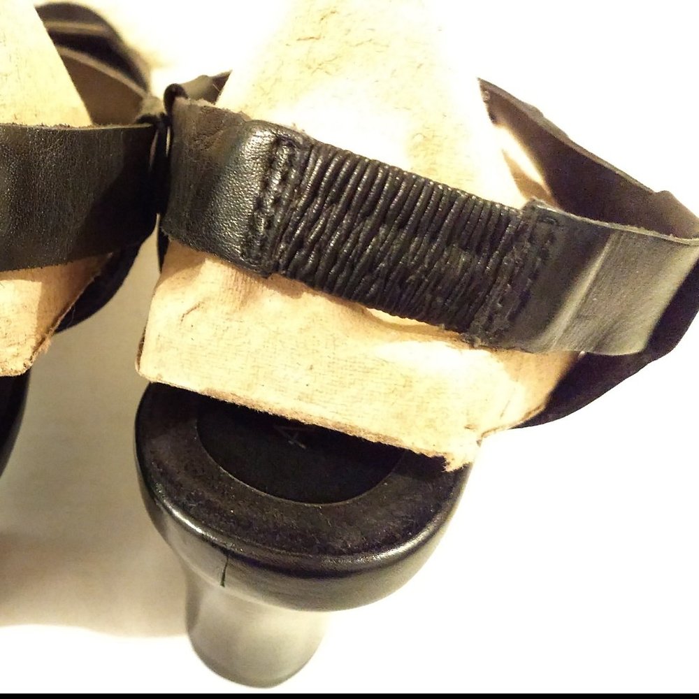 Black Leather Sandals 2.25" Heel Size 7B - Picture 9 of 9